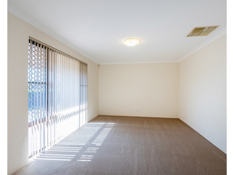 11 Wateredge Road, Thornlie WA 6108