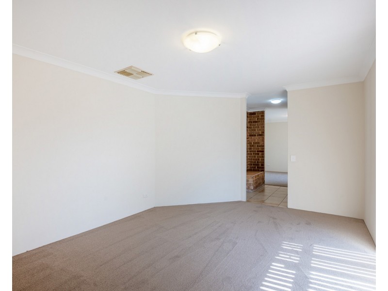 11 Wateredge Road, Thornlie WA 6108