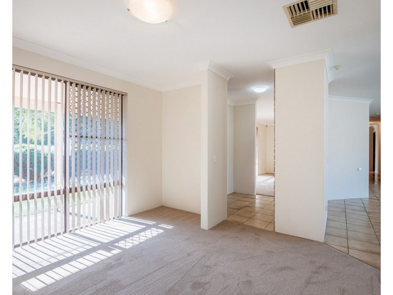 11 Wateredge Road, Thornlie WA 6108