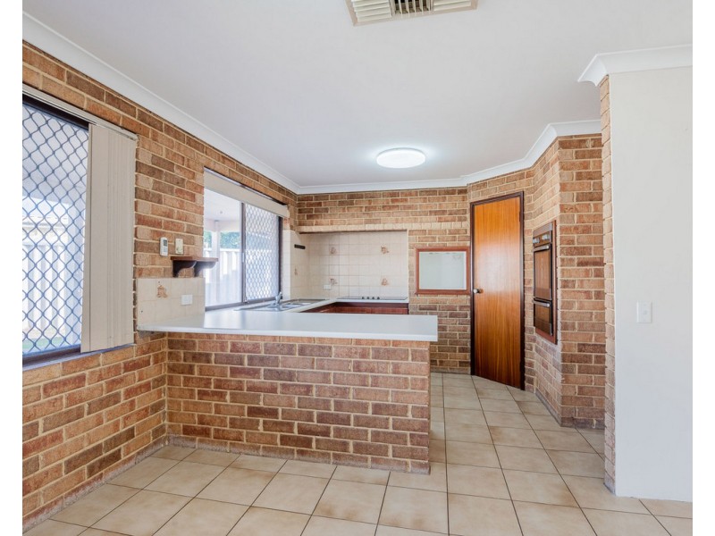 11 Wateredge Road, Thornlie WA 6108