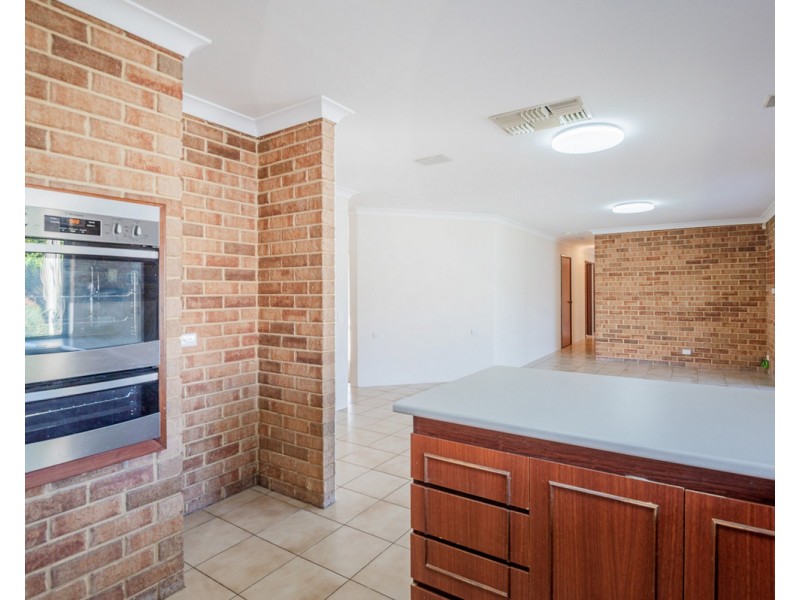 11 Wateredge Road, Thornlie WA 6108