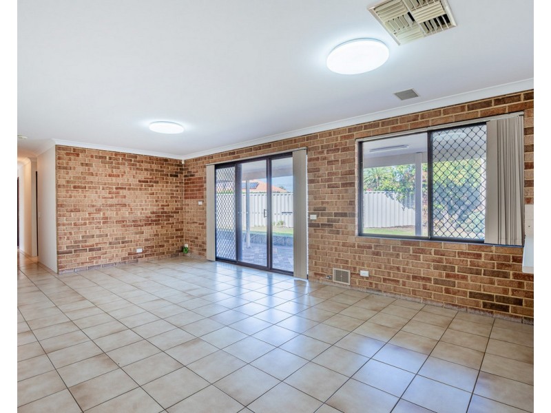 11 Wateredge Road, Thornlie WA 6108