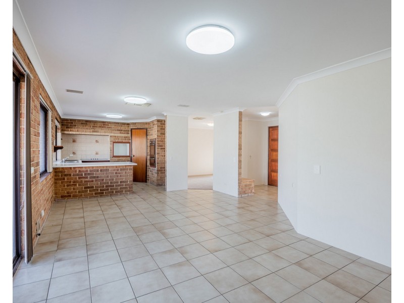 11 Wateredge Road, Thornlie WA 6108
