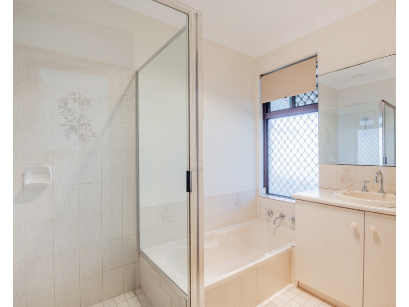 11 Wateredge Road, Thornlie WA 6108