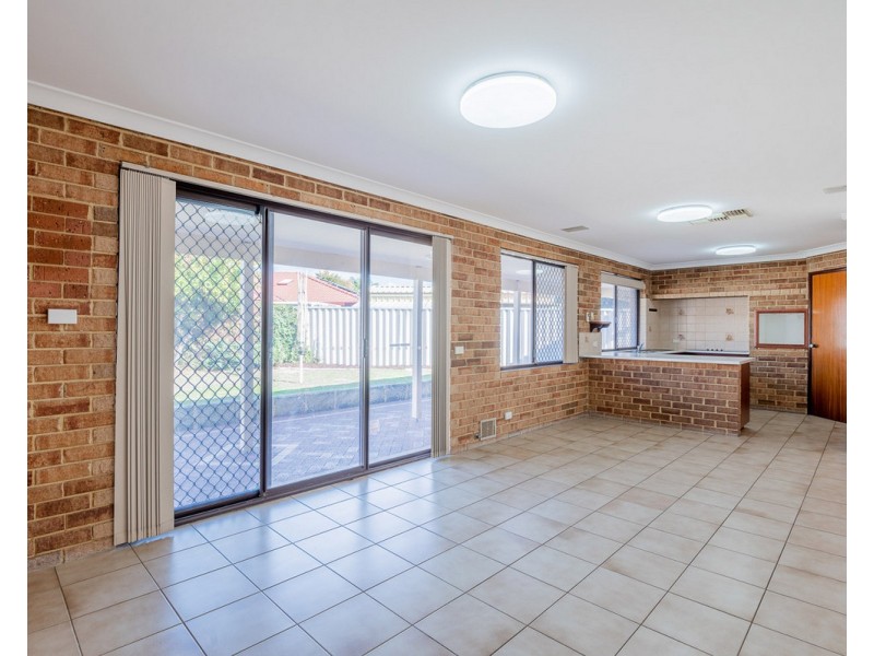 11 Wateredge Road, Thornlie WA 6108