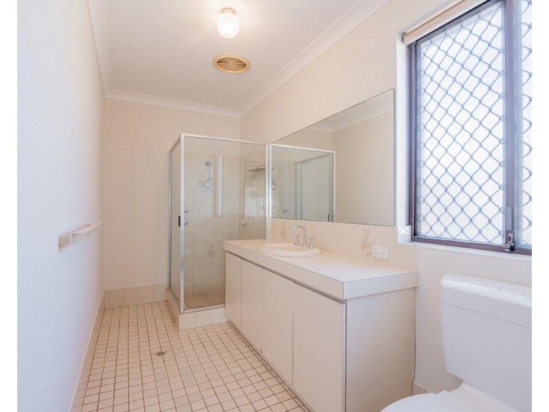 11 Wateredge Road, Thornlie WA 6108