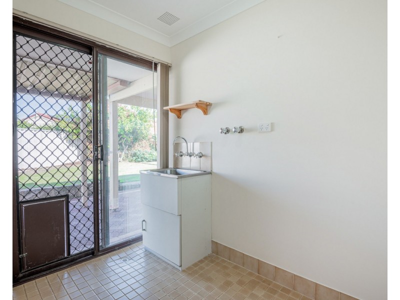 11 Wateredge Road, Thornlie WA 6108