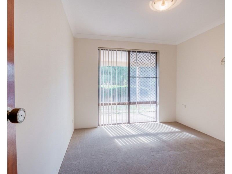 11 Wateredge Road, Thornlie WA 6108