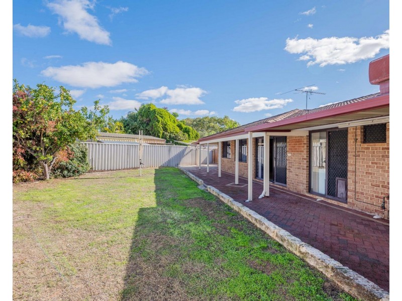 11 Wateredge Road, Thornlie WA 6108