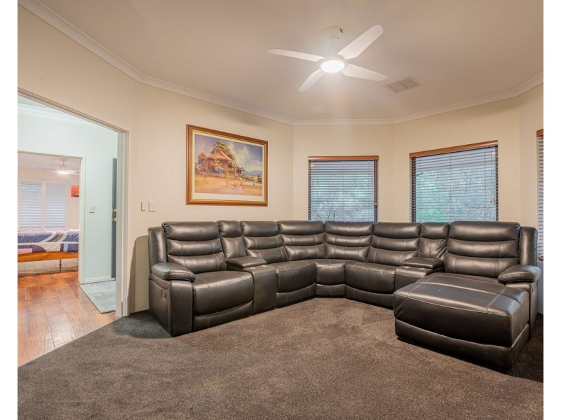 22 Costata Cove, Roleystone WA 6111