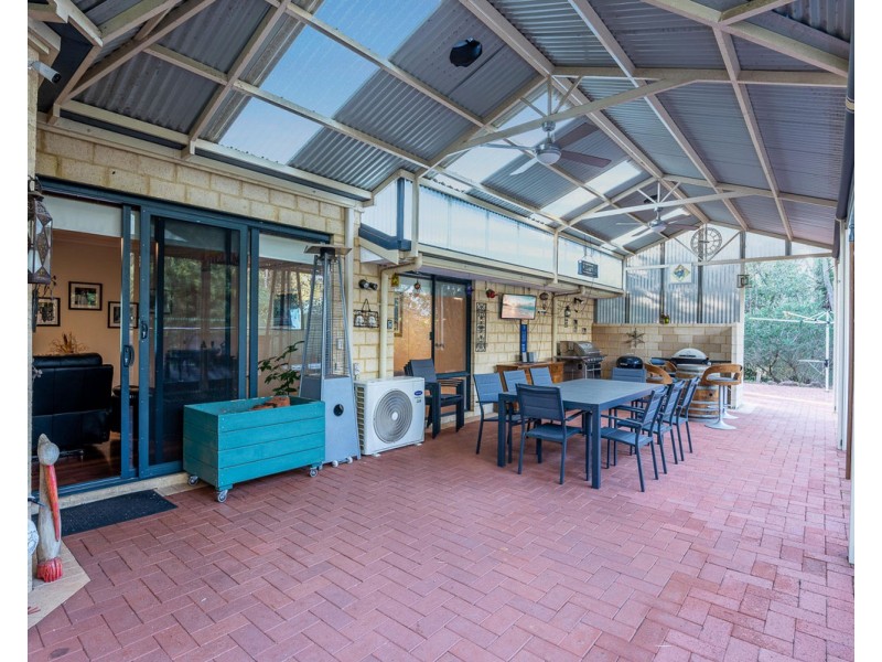 22 Costata Cove, Roleystone WA 6111