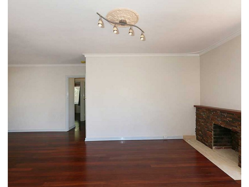 13 George Street, Kelmscott WA 6111