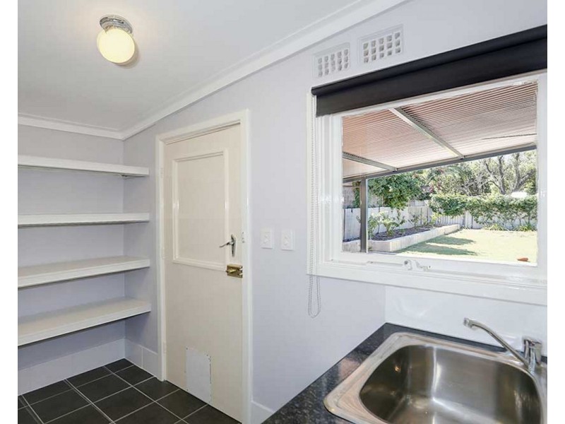 13 George Street, Kelmscott WA 6111