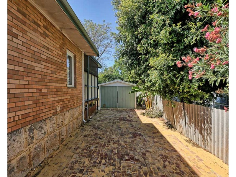 13 George Street, Kelmscott WA 6111