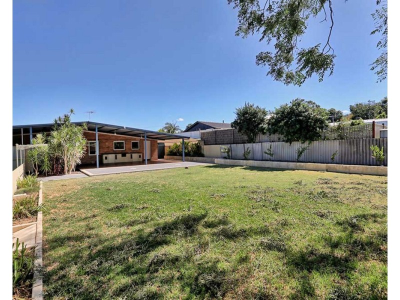13 George Street, Kelmscott WA 6111