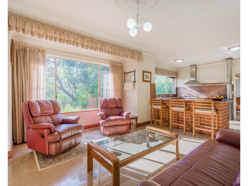 12 Westview Close, Mount Nasura WA 6112