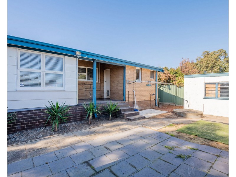 3 Brook Place, Kelmscott WA 6111