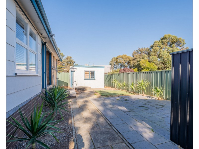 3 Brook Place, Kelmscott WA 6111