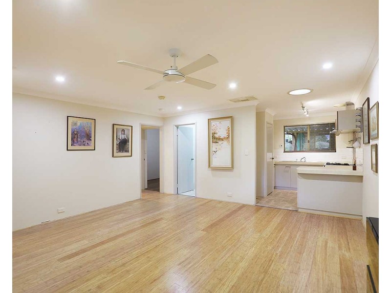 11/4 Page Road, Kelmscott WA 6111