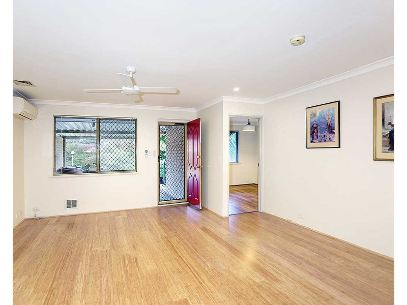 11/4 Page Road, Kelmscott WA 6111