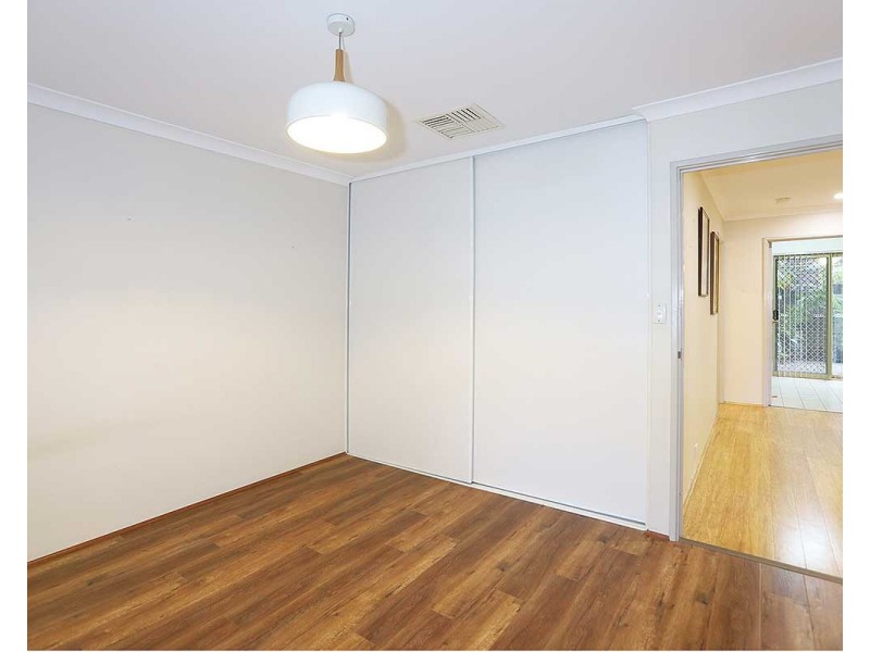 11/4 Page Road, Kelmscott WA 6111