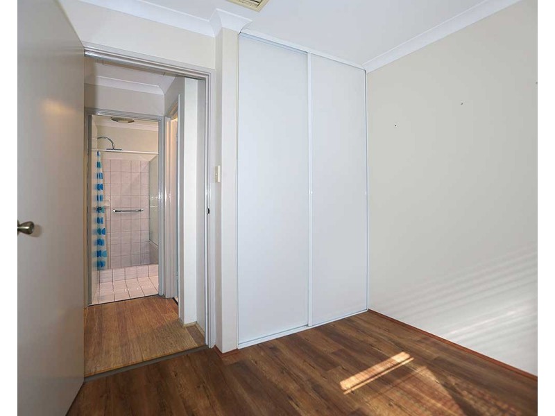 11/4 Page Road, Kelmscott WA 6111