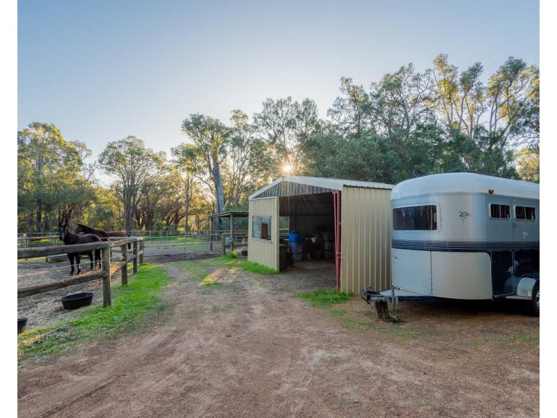 52 Stevens Road, Bedfordale WA 6112