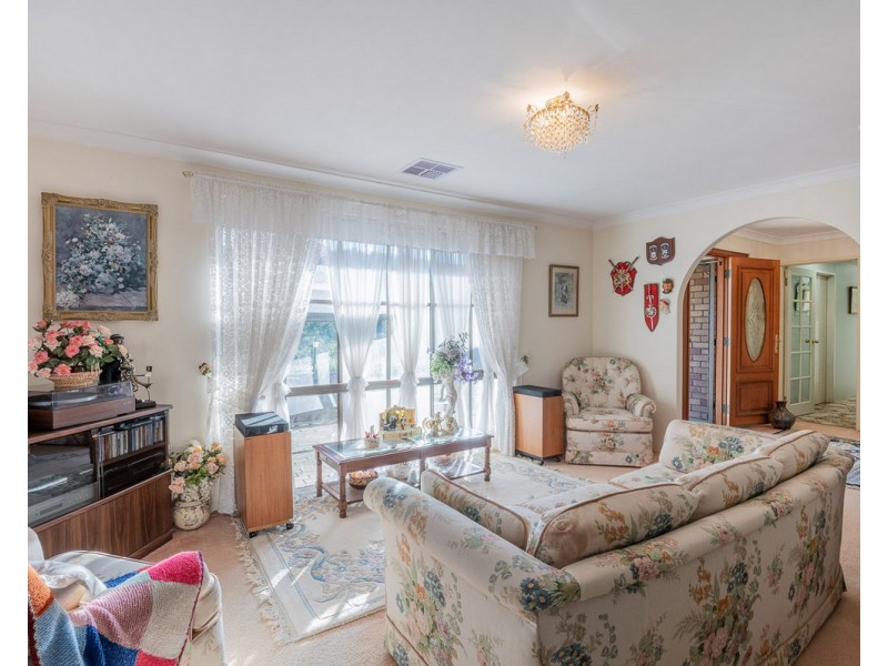 37 Urch Road, Roleystone WA 6111