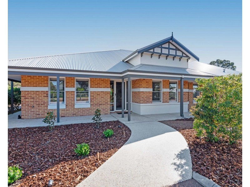 22 Benbecula Circle, Bedfordale WA 6112