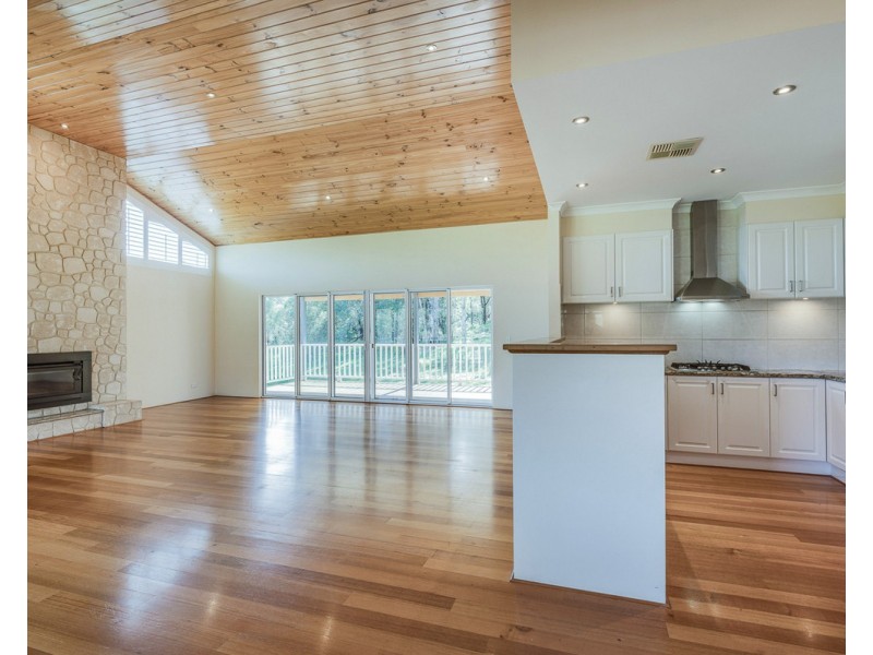 16 Vincent Lookout, Bedfordale WA 6112