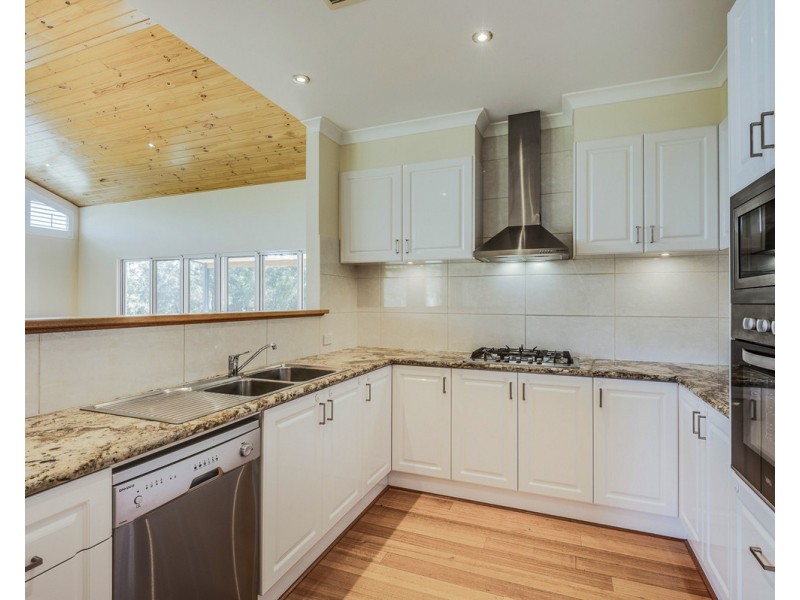 16 Vincent Lookout, Bedfordale WA 6112