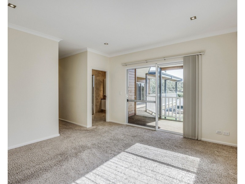 16 Vincent Lookout, Bedfordale WA 6112