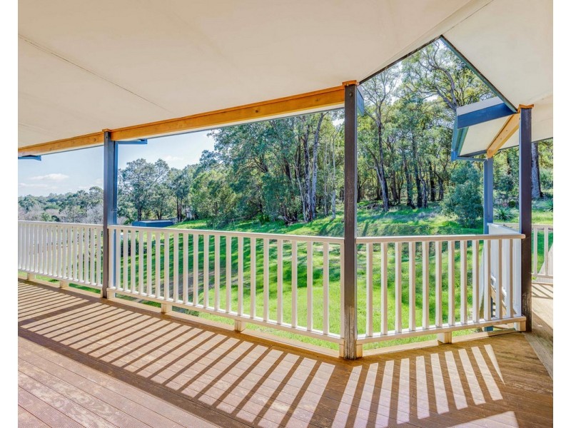 16 Vincent Lookout, Bedfordale WA 6112
