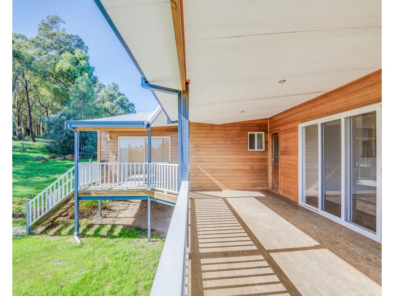 16 Vincent Lookout, Bedfordale WA 6112