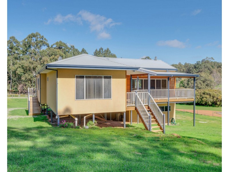 16 Vincent Lookout, Bedfordale WA 6112
