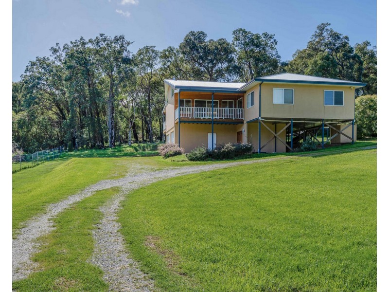 16 Vincent Lookout, Bedfordale WA 6112