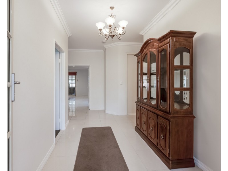 35 Dumas Drive, Bedfordale WA 6112