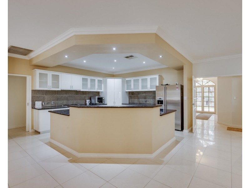 35 Dumas Drive, Bedfordale WA 6112