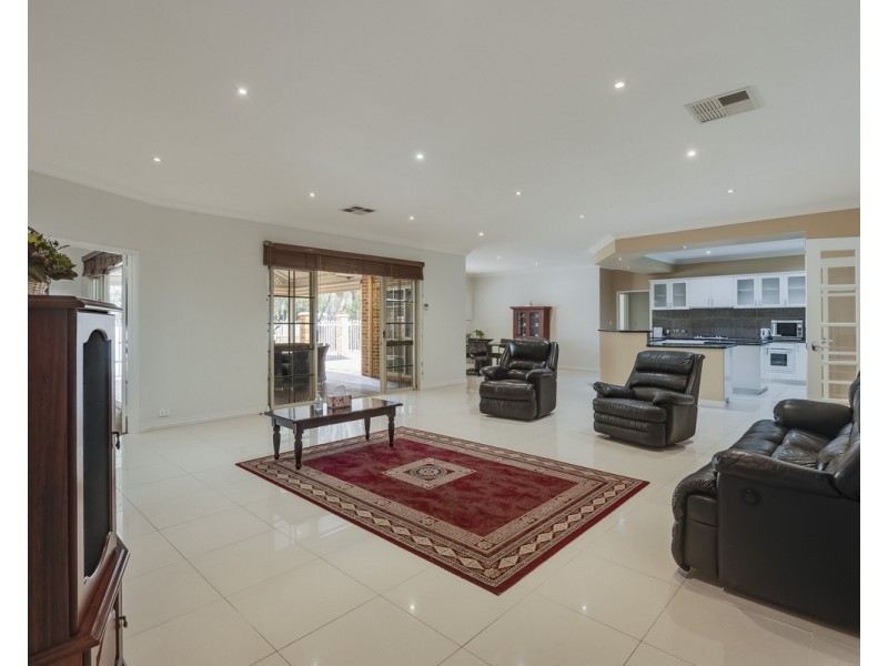 35 Dumas Drive, Bedfordale WA 6112