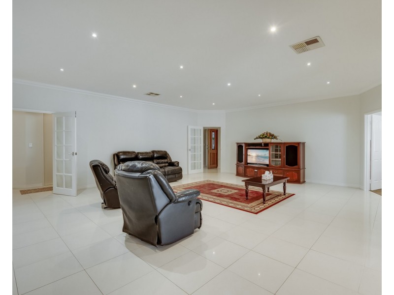 35 Dumas Drive, Bedfordale WA 6112