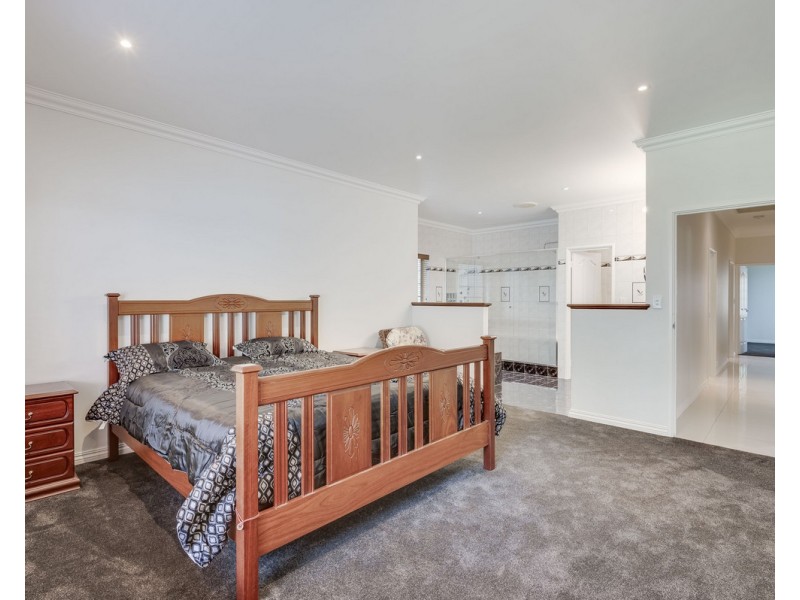 35 Dumas Drive, Bedfordale WA 6112