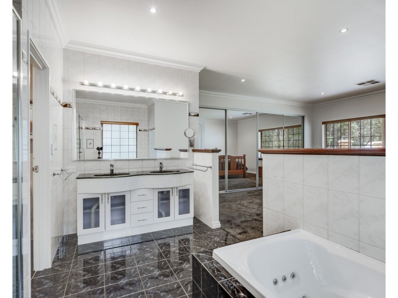 35 Dumas Drive, Bedfordale WA 6112