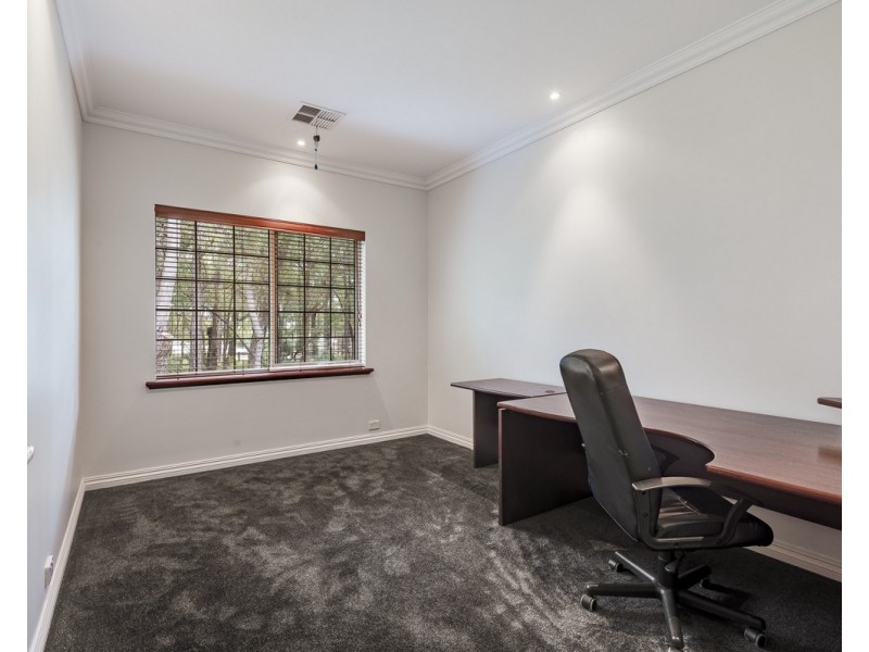 35 Dumas Drive, Bedfordale WA 6112