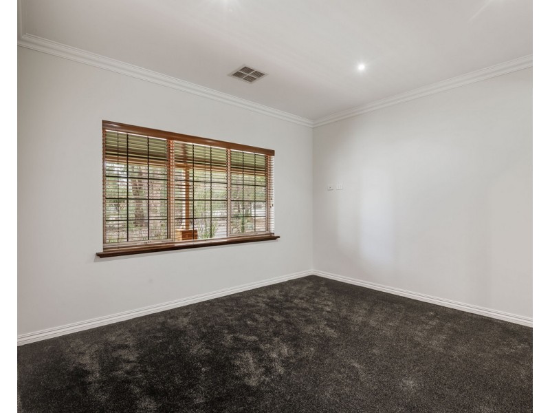 35 Dumas Drive, Bedfordale WA 6112