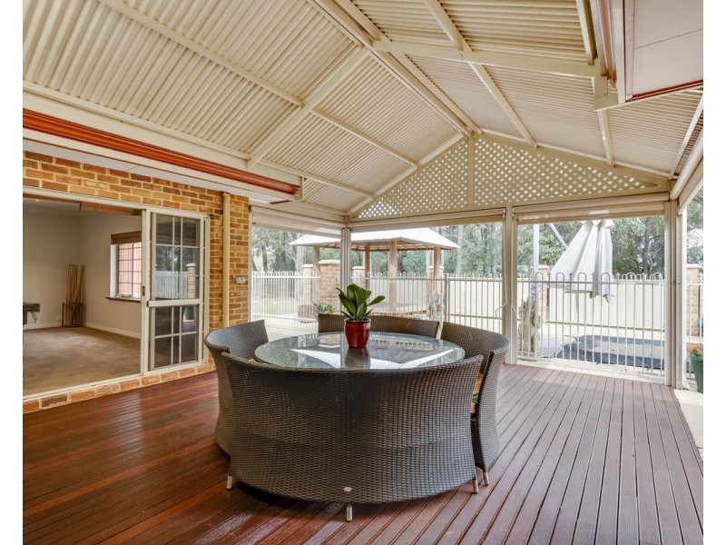 35 Dumas Drive, Bedfordale WA 6112