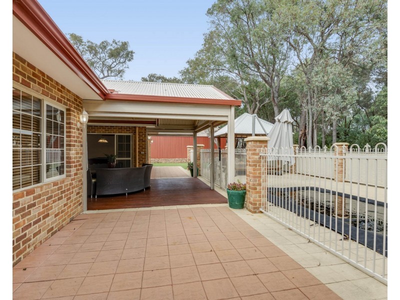 35 Dumas Drive, Bedfordale WA 6112