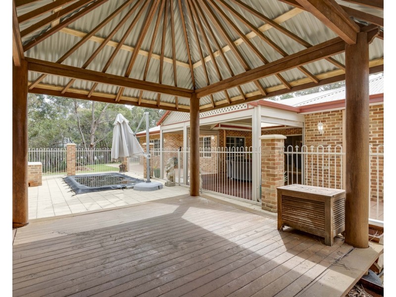 35 Dumas Drive, Bedfordale WA 6112