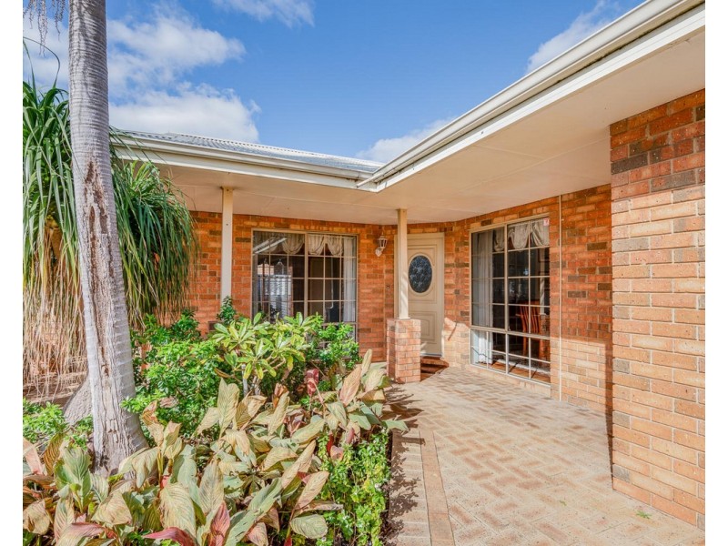 13 Wickling Drive, Beckenham WA 6107