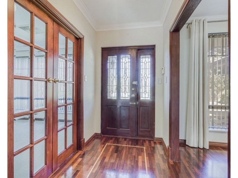 31 Blackwood Drive, Mount Nasura WA 6112