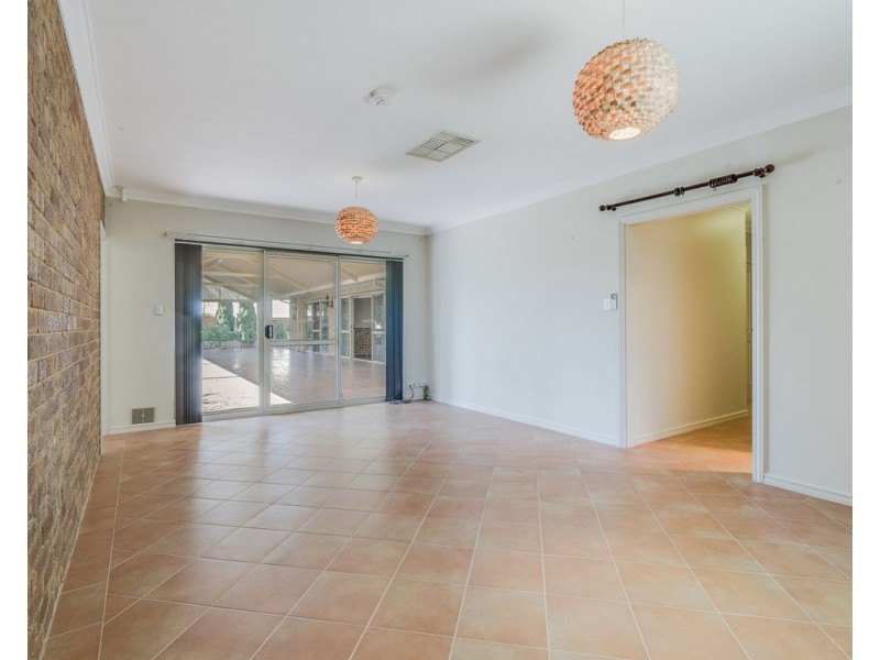 31 Blackwood Drive, Mount Nasura WA 6112